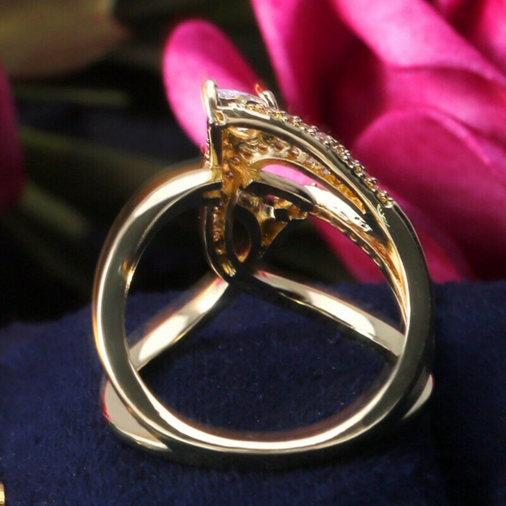 18k Yellow Gold White Sapphire Ring - Picture 4 of 5